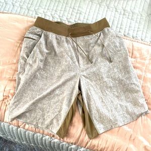 Mens lululemon size large athletic shorts. Brown and white  color